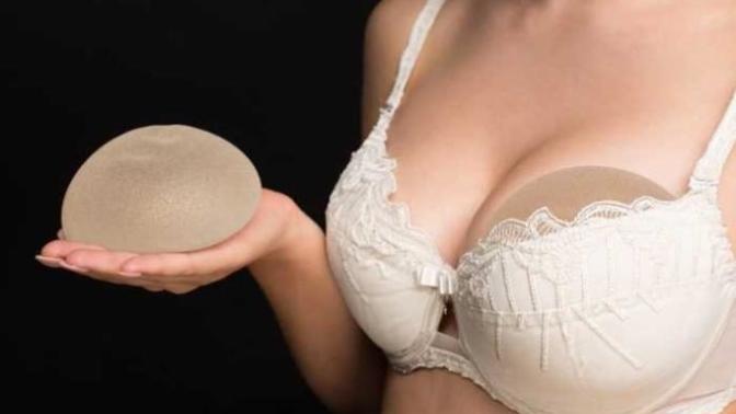 Can guys tell when women have breasts implants only by looking?