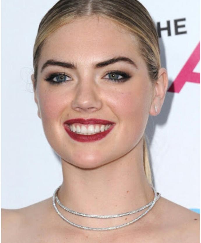Which woman wearing red lipstick do you think is prettier or better looking - Jessica Alba or Kate Upton?