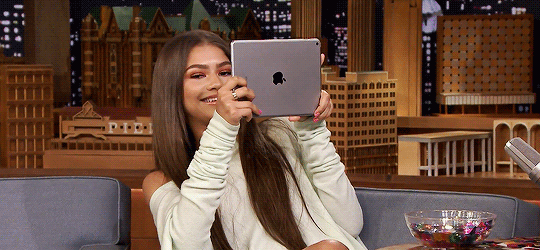 Who's more attractive: Selena or Zendaya? Who's more talented?