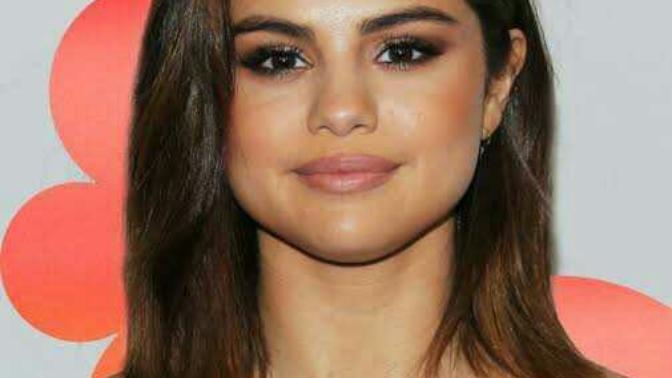 Who's more attractive: Selena or Zendaya? Who's more talented?
