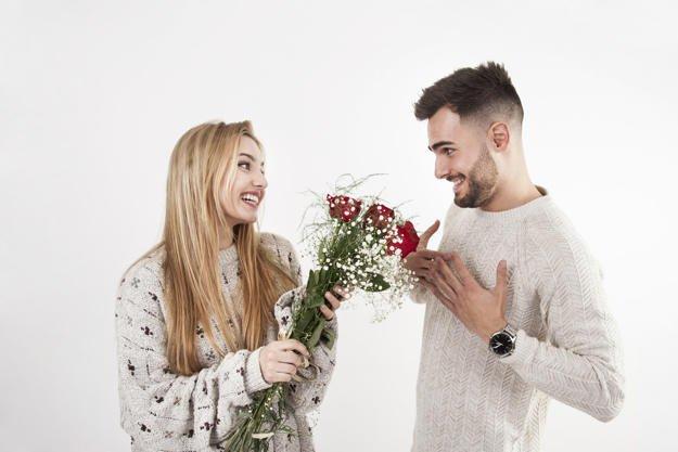 guys, would you like a girl to give you flowers?