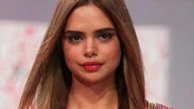 Do you think half-aboriginal Australian model Samantha Harris is pretty?
