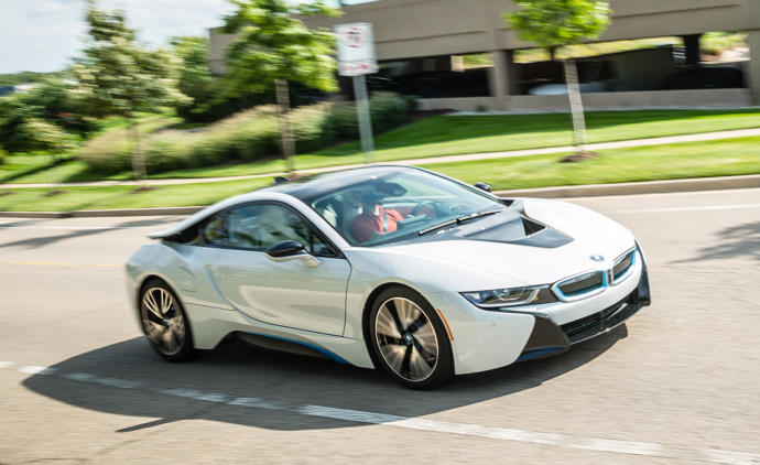 which will be a better car for student,a bmw i8 or a mercedes g63?