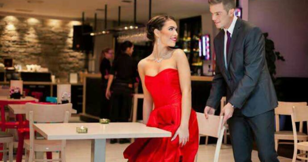 Guys, do you pull the chair out for your date in the restaurant and ladies how do you feel if he