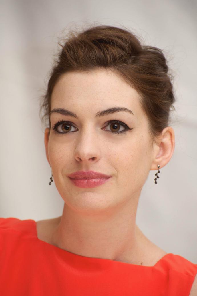 Do you think Anne Hathaway is pretty?