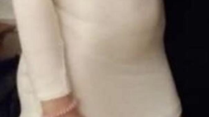 Is it just me, or you can clearly see this girl’s underwear line? What style of underwear is she wearing and what could she have done to avoid it?