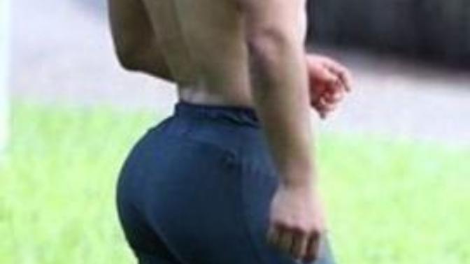 Is this guys butt unattractive?