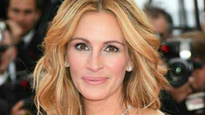 Who is more attractive: Julia Roberts vs. Jennifer Aniston?
