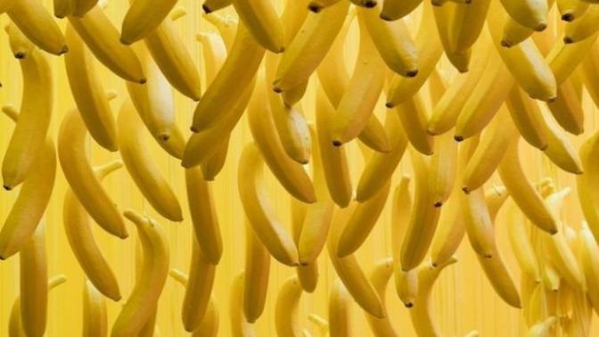If you drop a banana on its peel/skin. Is the inside of the banana dirty and will you eat it or wash it first?