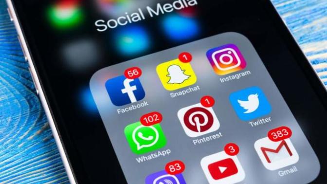 Should social media be allowed to be bias?