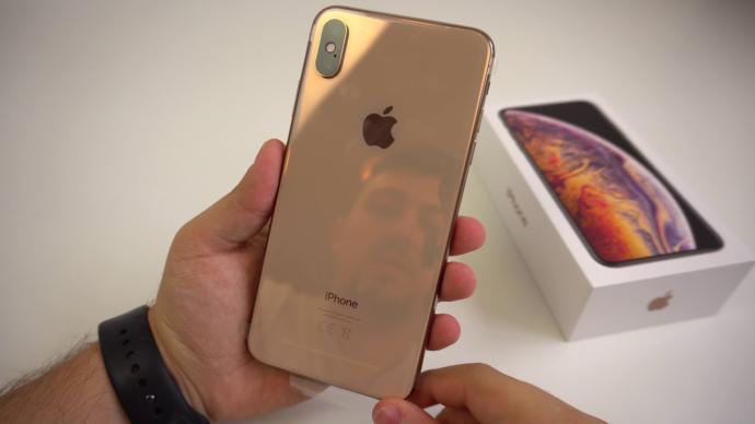 IPhone Xs Max or Samsung S10?