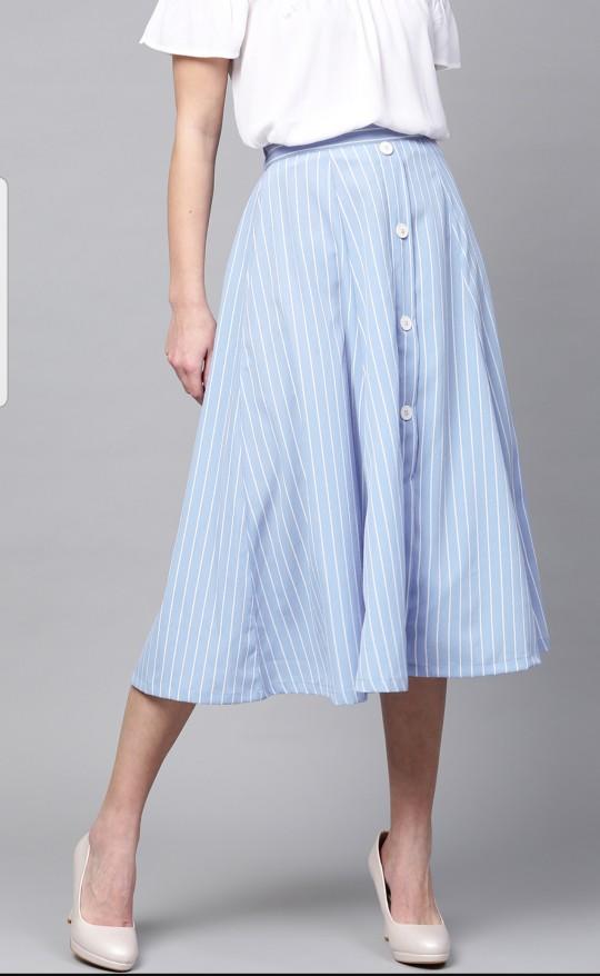Do girls like to be modest, or is there something else to the skin tight jeans and the short tops?