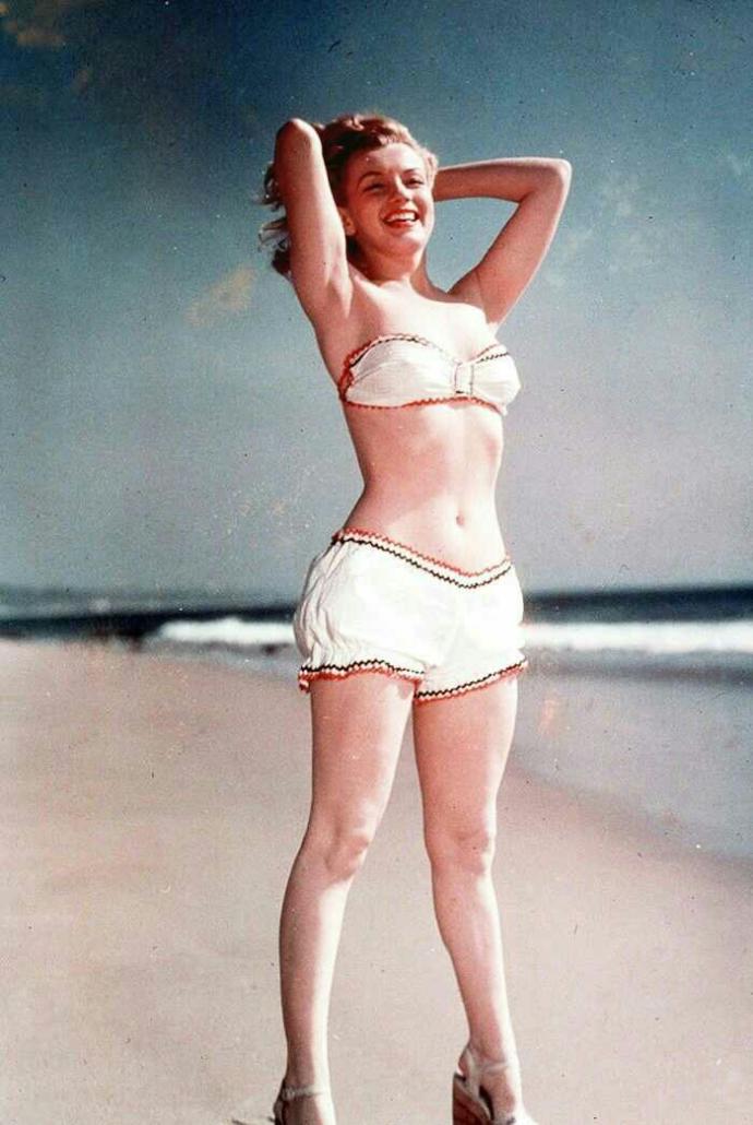 Who is more attractive: Jennifer Aniston vs. Marilyn Monroe?