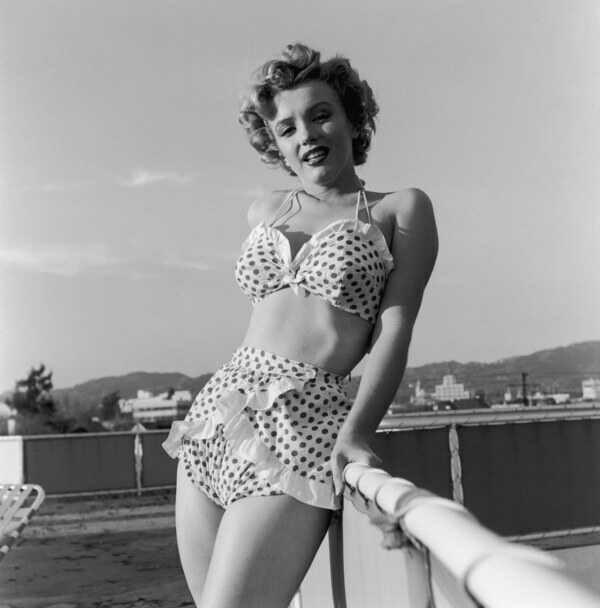 Who is more attractive: Jennifer Aniston vs. Marilyn Monroe?
