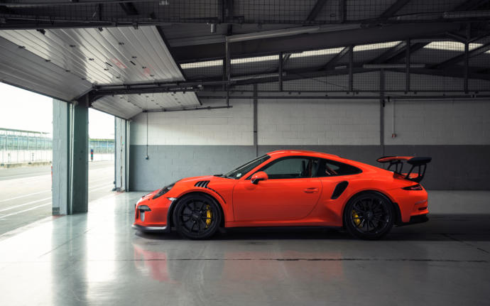 which car shows a better social status?