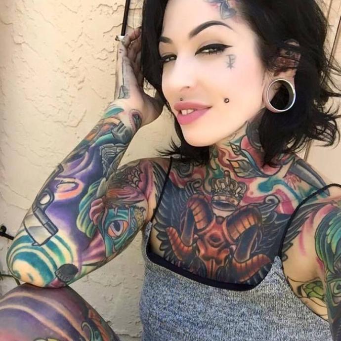 Do you find heavily tattooed women attractive? 🖊❤️?