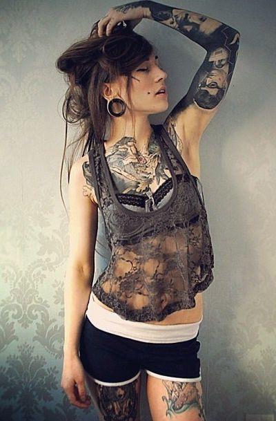Do you find heavily tattooed women attractive? 🖊❤️?