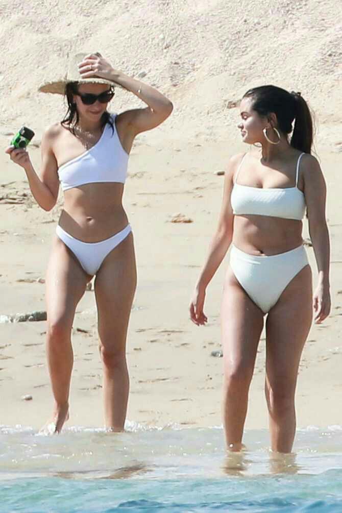 Guys what is Selena Gomez body type? Do u find her body attractive?