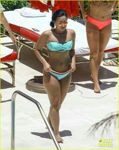 Who is more attractive: Demi Lovato or Selena Gomez??