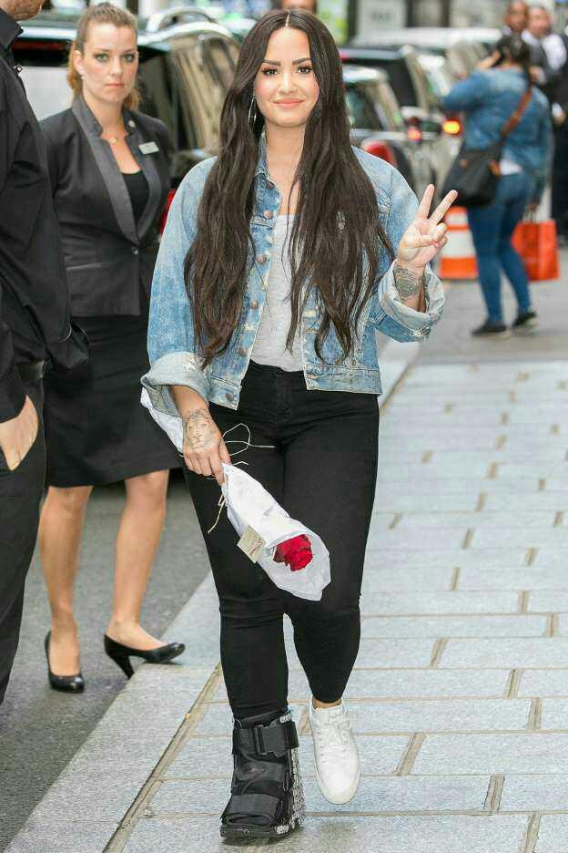 Who is more attractive: Demi Lovato or Selena Gomez?