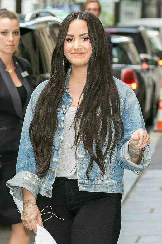 Who is more attractive: Demi Lovato or Selena Gomez?