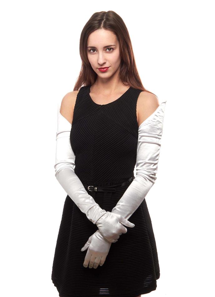 Anyone else ever had the opportunity to wear evening (Opera) gloves? Guys do you like the looks of these on girls?