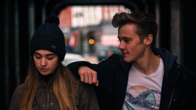 Would you go on a date with a total stranger who suddenly approaches you on the street?