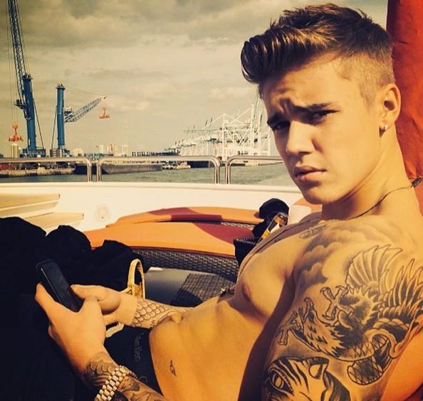 Does Justin Bieber have pecs or moobs?