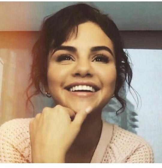 How would you rate Selena Gomez's face?