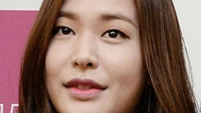 I'm super curious because she is too beautiful , Did she get plastic surgery?