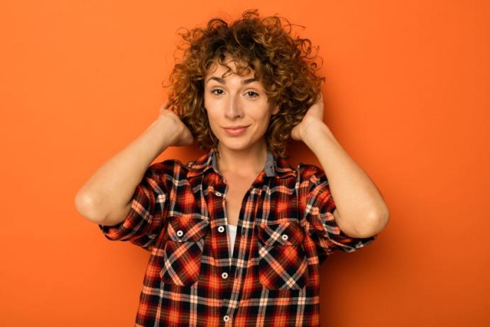 Does people having naturally curly hair mean that they have black/Sub-Saharan African admixture in them?