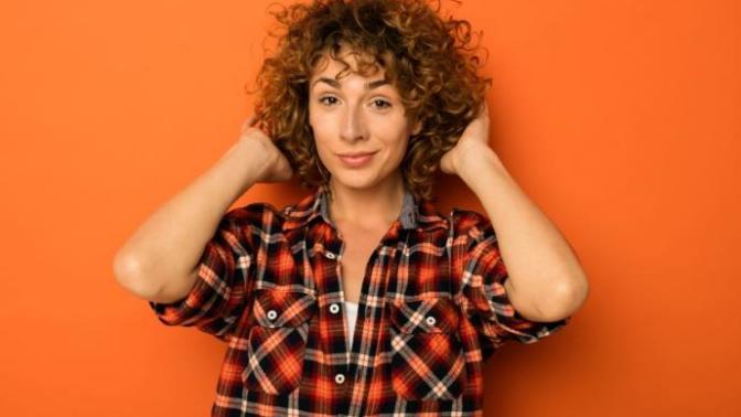 Does people having naturally curly hair mean that they have black/Sub-Saharan African admixture in them?