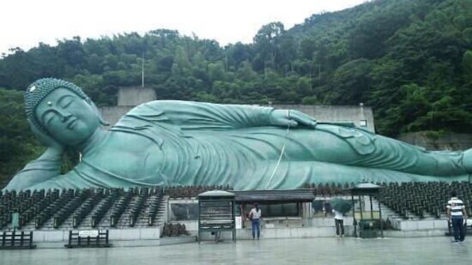 Do you think it's acceptable for Japanese attractions to refuse entry to non-Japanese tourists?