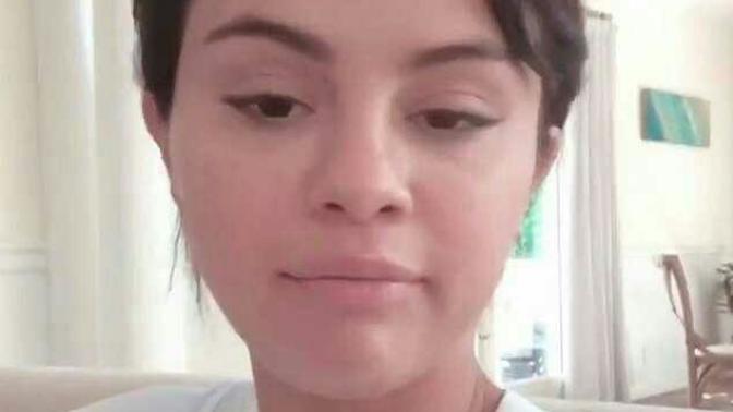 Who's more attractive: Selena Gomez or Alexandra Daddario?