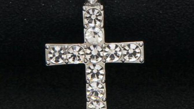 Girls, does that cross necklace look good or not? Should I buy it?
