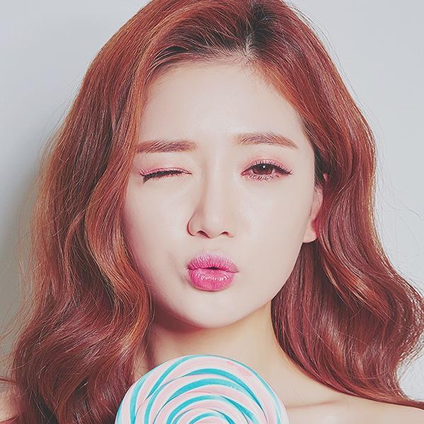 Which East Asian country has the prettiest people?