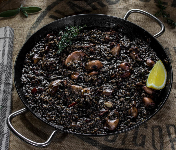 Spanish food: what do you rather give a taste, original paella or arroz negro?