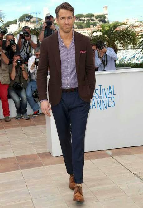 Who is more attractive:Ryan Reynolds or Chris Hemsworth?