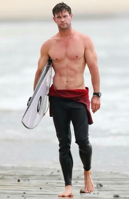 Who is more attractive:Ryan Reynolds or Chris Hemsworth??