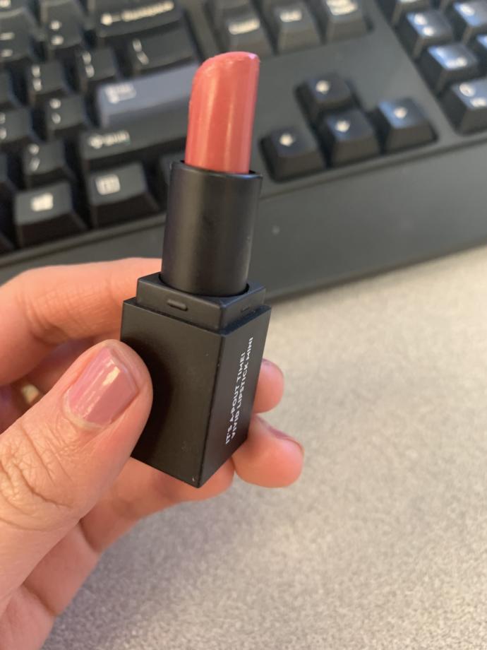 Girls, what shade of lipstick do you love. Guys, what color do you love on a lady?