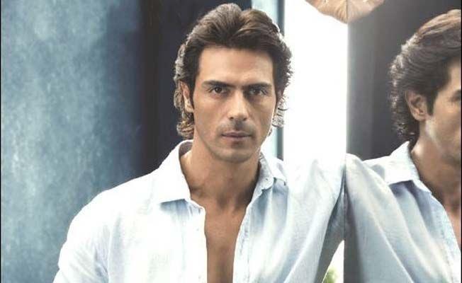Guys with clean shaved look or beard look?