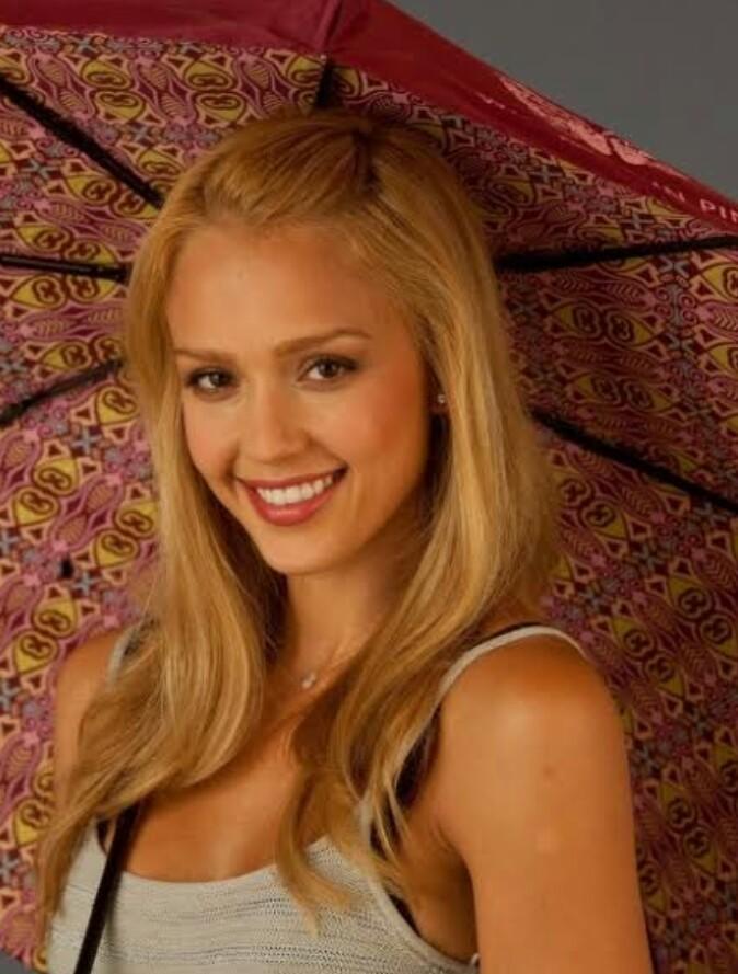Who looks prettier or better as a blonde - Angelina Jolie or Jessica Alba?