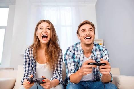 Can a woman befriend a hot guy without appearing like she’s flirting?