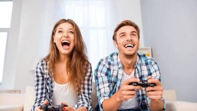 Can a woman befriend a hot guy without appearing like she’s flirting?