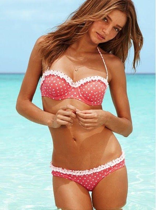 Do you think ex-Victoria Secret Angel model Miranda Kerr looks pretty in this photo I posted of her?