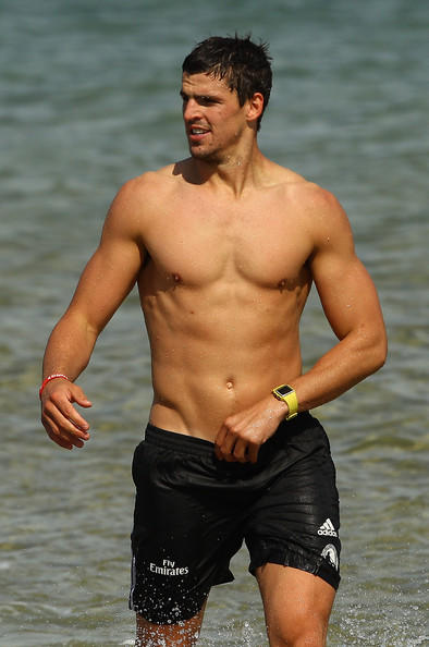 Which of the 2 body types do you find most attractive? Especially if you are into fitness and working out which of the 2 you appreciate the most?