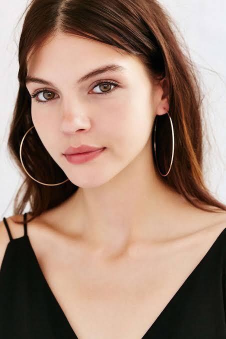 Hoop earrings, hot or thot?