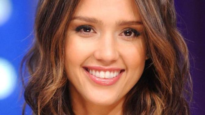Who you think is better looking or prettier - Lana Lokteff or Jessica Alba?