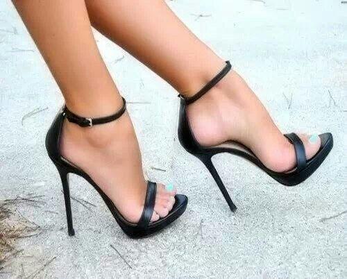 Guys, what do you find sexier on a girl - 6 inch heels or a choker?