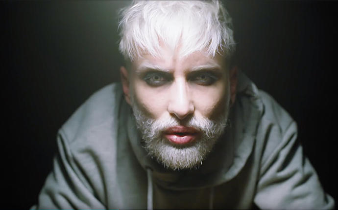 Do you like Conchita Wurst's new looking?